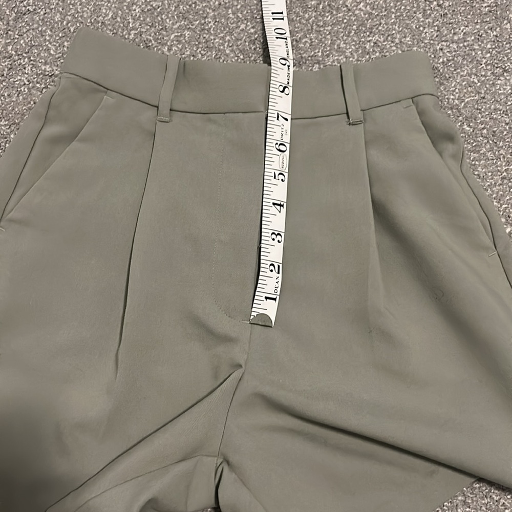 Abercrombie and Fitch Sage Green Pleated Trouser Shorts - Picture 9 of 10